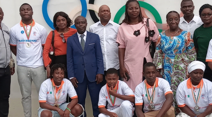 BEACH WRESTLING – CHAMPIONNAT D’AFRIQUE U15, U17 et U20 / LE COMITĂ NATIONAL OLYMPIQUE CĂLĂBRE LES MĂDAILLĂS IVOIRIENS