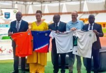 Coopération USA–Côte d’Ivoire : Visite officielle au Stade FHB pour renforcer le partenariat sportif avant la Coupe du Monde 2026